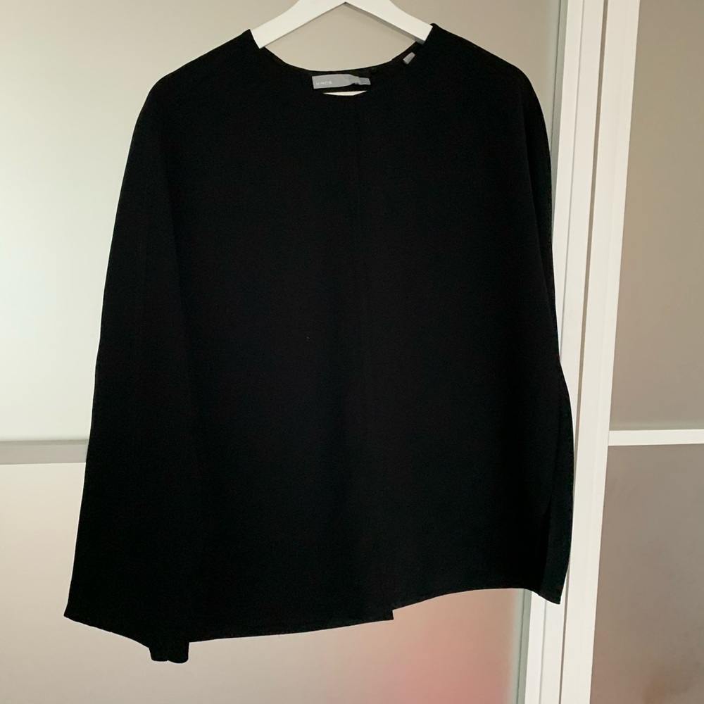 Vince relaxed fit long sleeves blouse with discrete open back. Size 8.